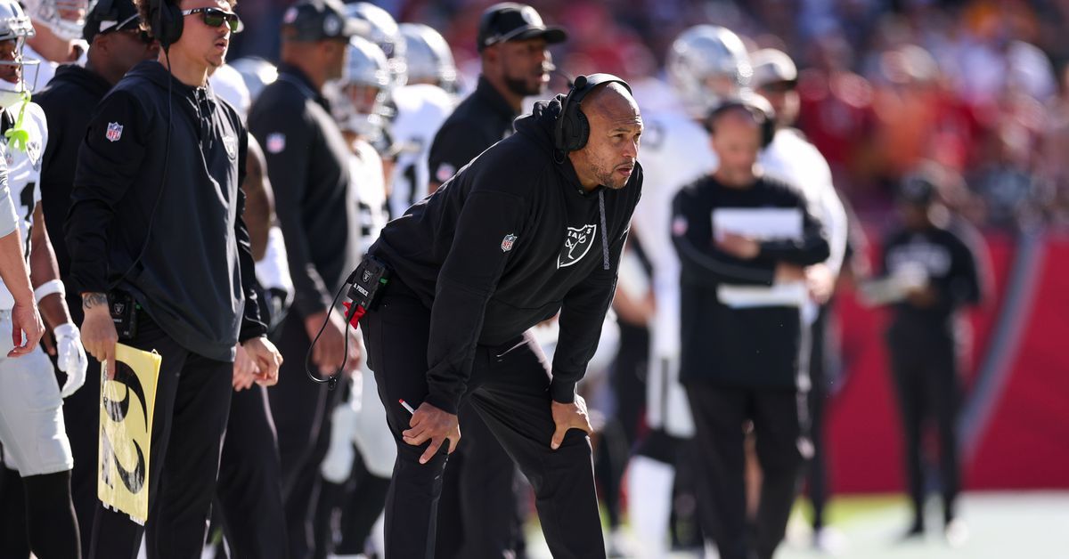 Raiders-Buccaneers score: Antonio Pierce, 2024 Raiders define insanity