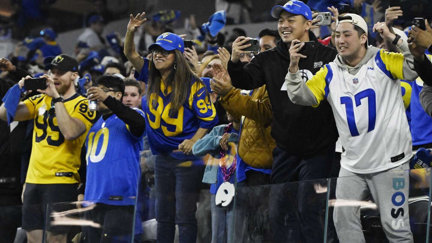 Rams say 35,000 of their season ticket holders bought tickets to game in Arizona