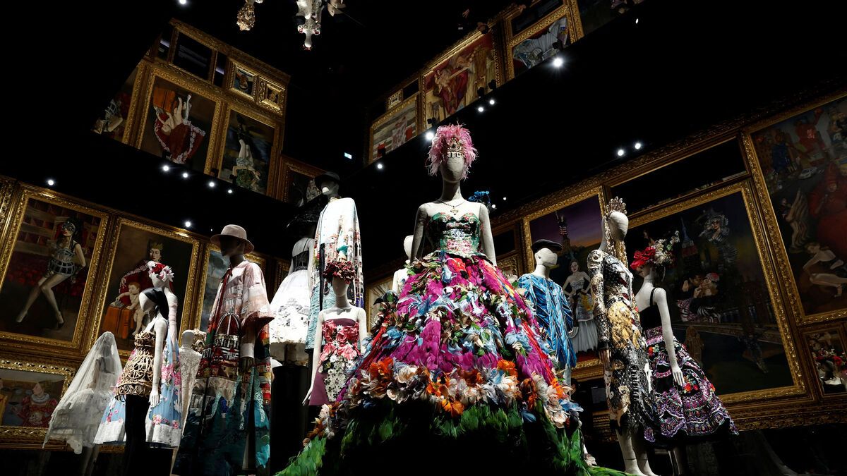 300 tenues, une scénographie spectaculaire… L’exposition Dolce&Gabbana au Grand Palais, quel choc visuel !