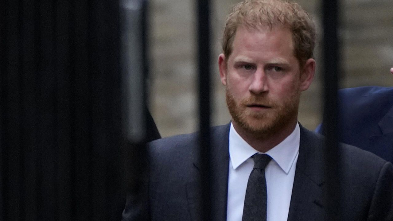 英國媒體對哈利王子突訪倫敦表達不快