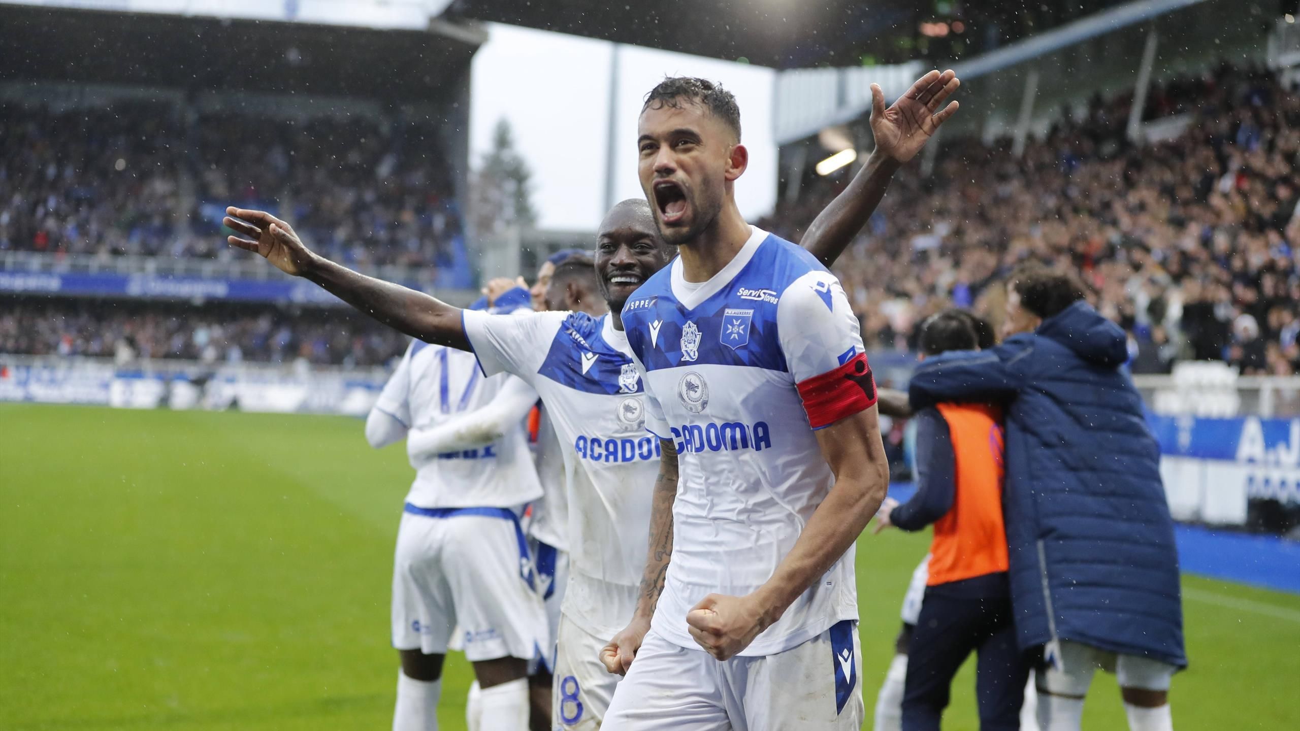 Ligue 2 : Auxerre domine Angers et reprend la tête, Grenoble chute à Bordeaux