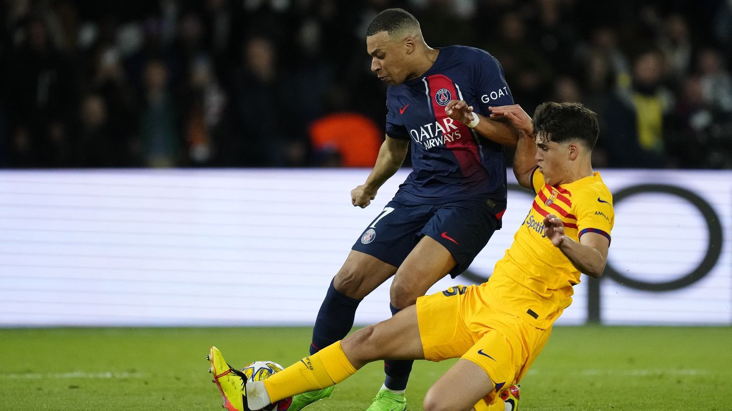 Ligue des champions : battu à domicile par le Barça, le PSG compromet ses chances de qualification pour les demi-finales