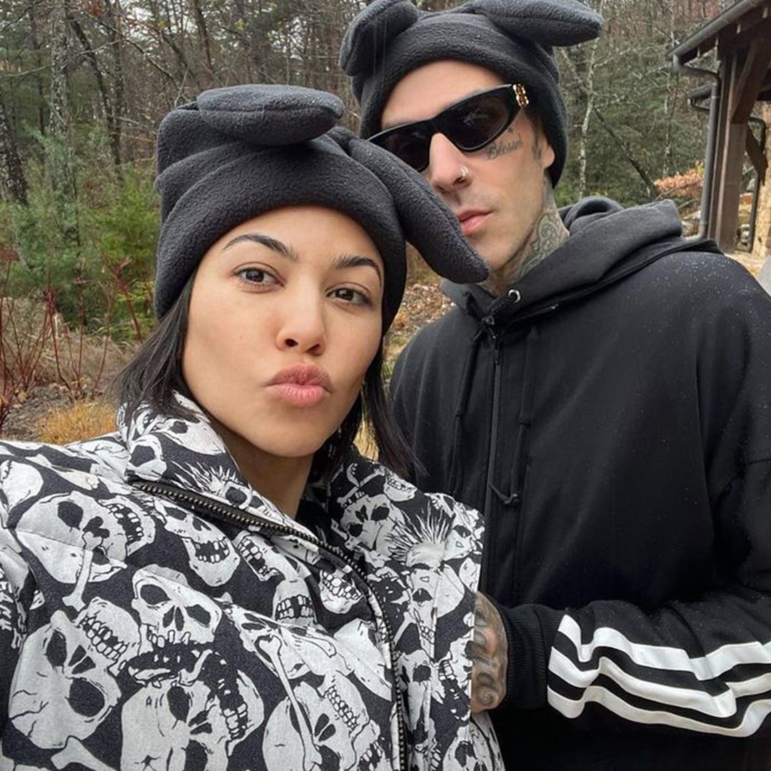 Kourtney Kardashian & Travis Barker's New PDA Pic Will Make You Blush