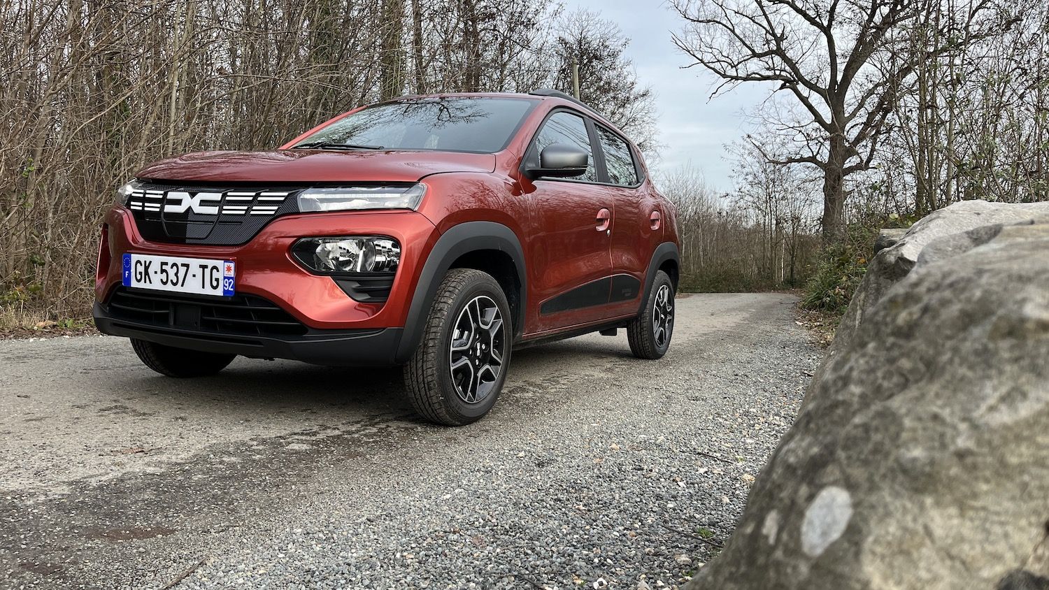 Nouvelles règles du bonus écologique : faut-il vite acheter une Dacia Spring ?