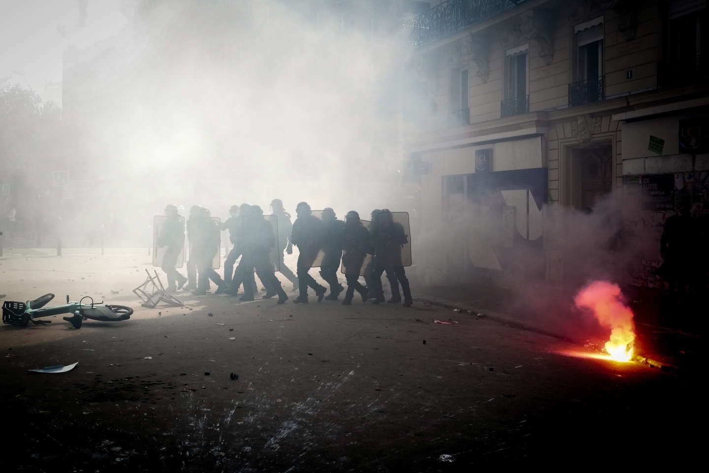 Le photojournaliste Marc Chaumeil a porté plainte contre deux policiers pour l’avoir violenté lors de la manifestation du 1ᵉʳ-Mai