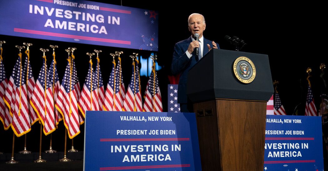 Biden Woos Republican Moderates in Debt Ceiling Standoff