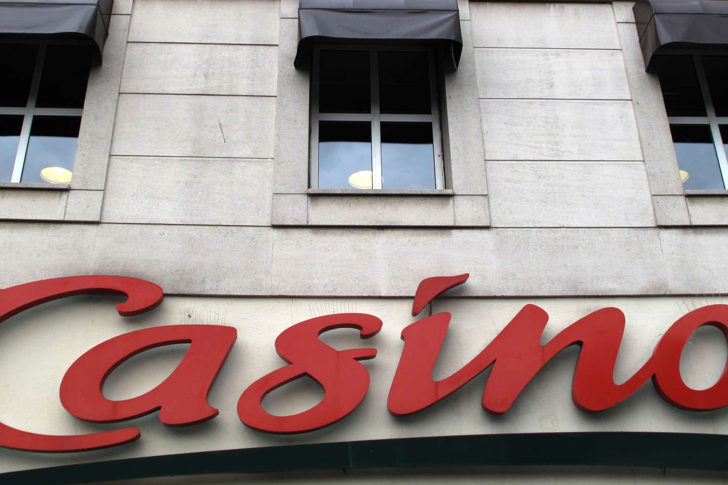 Le groupe Casino donne la priorité à son désendettement et évite les questions qui fâchent lors de son assemblée générale