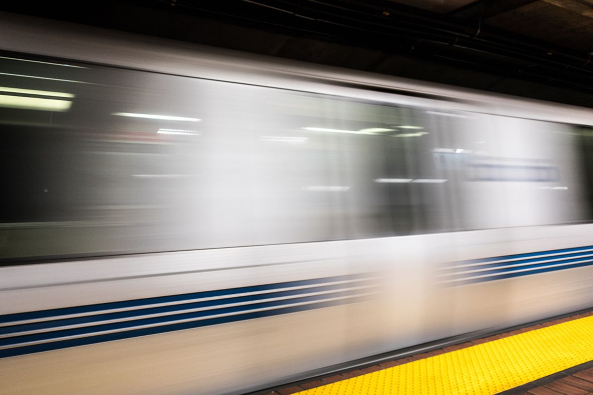 Man with cleaver slashes passenger on BART