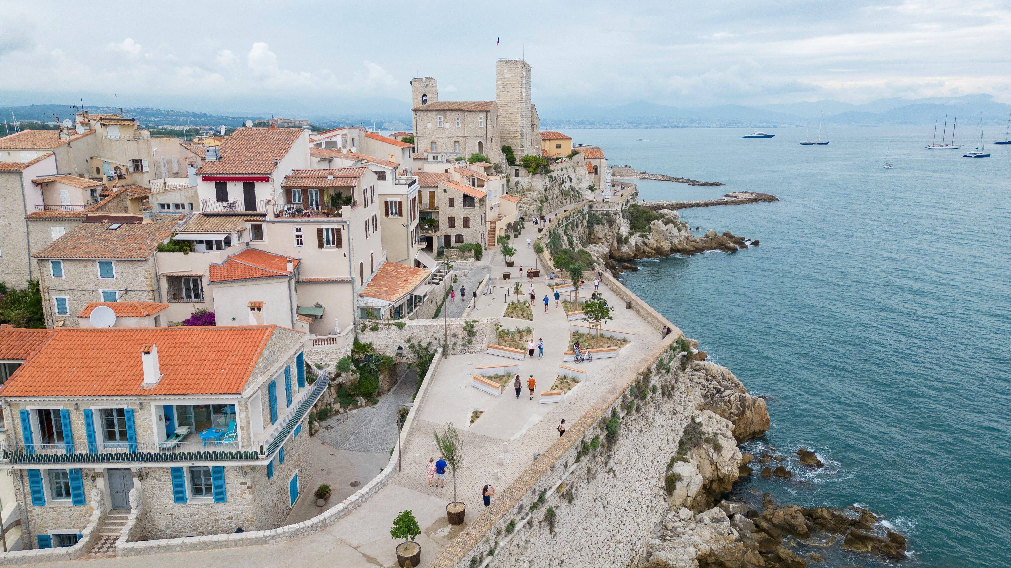 "C’est magnifique", voici à quoi ressemblent les remparts d’Antibes (semi-piétons) après 14 semaines de travaux