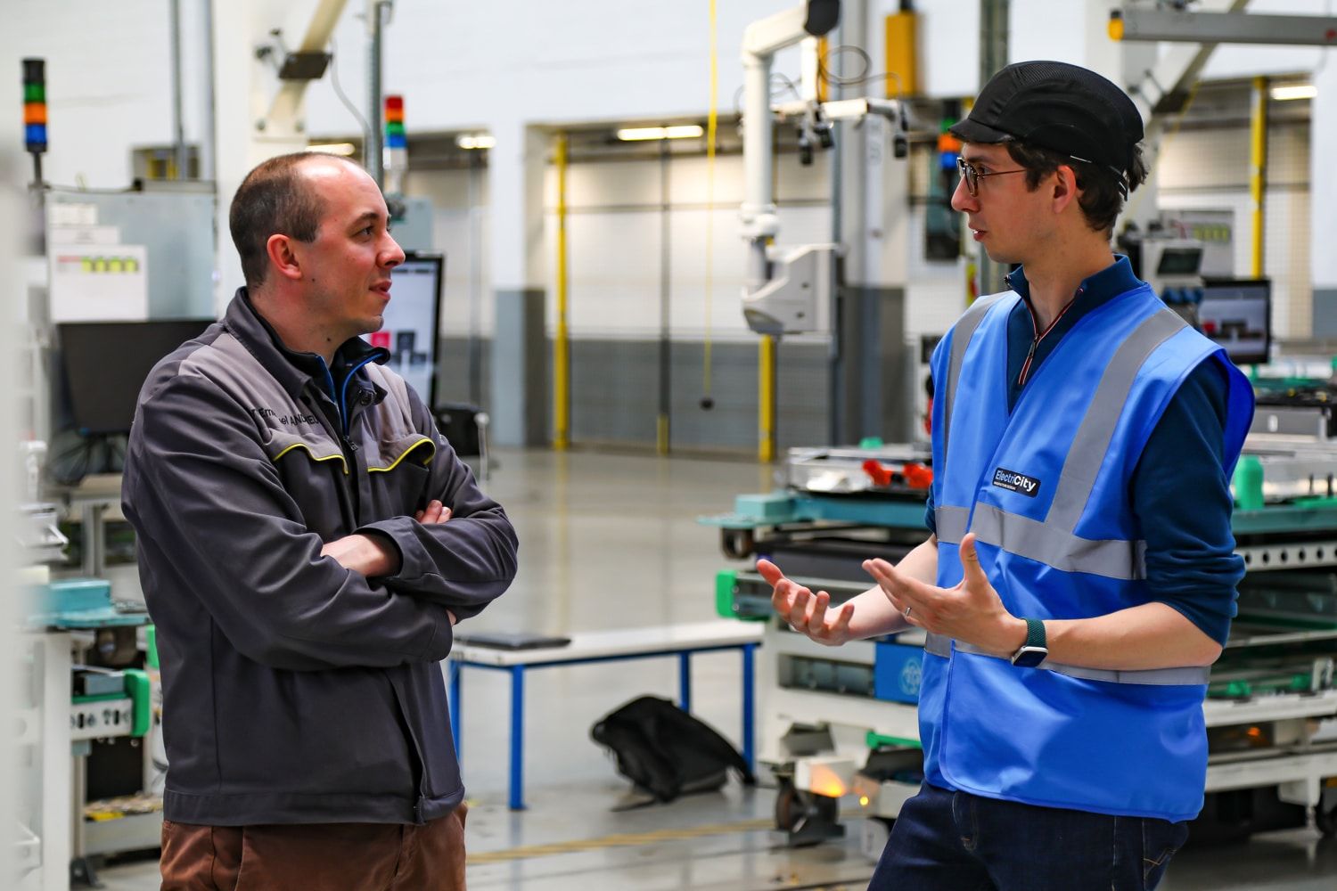 un propriétaire découvre l'usine de Douai