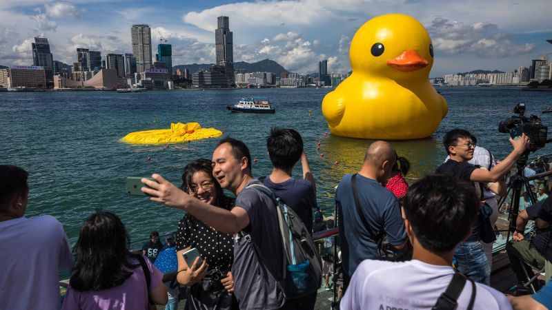 Giant rubber duck deflated in Hong Kong's harbor amid fierce heat