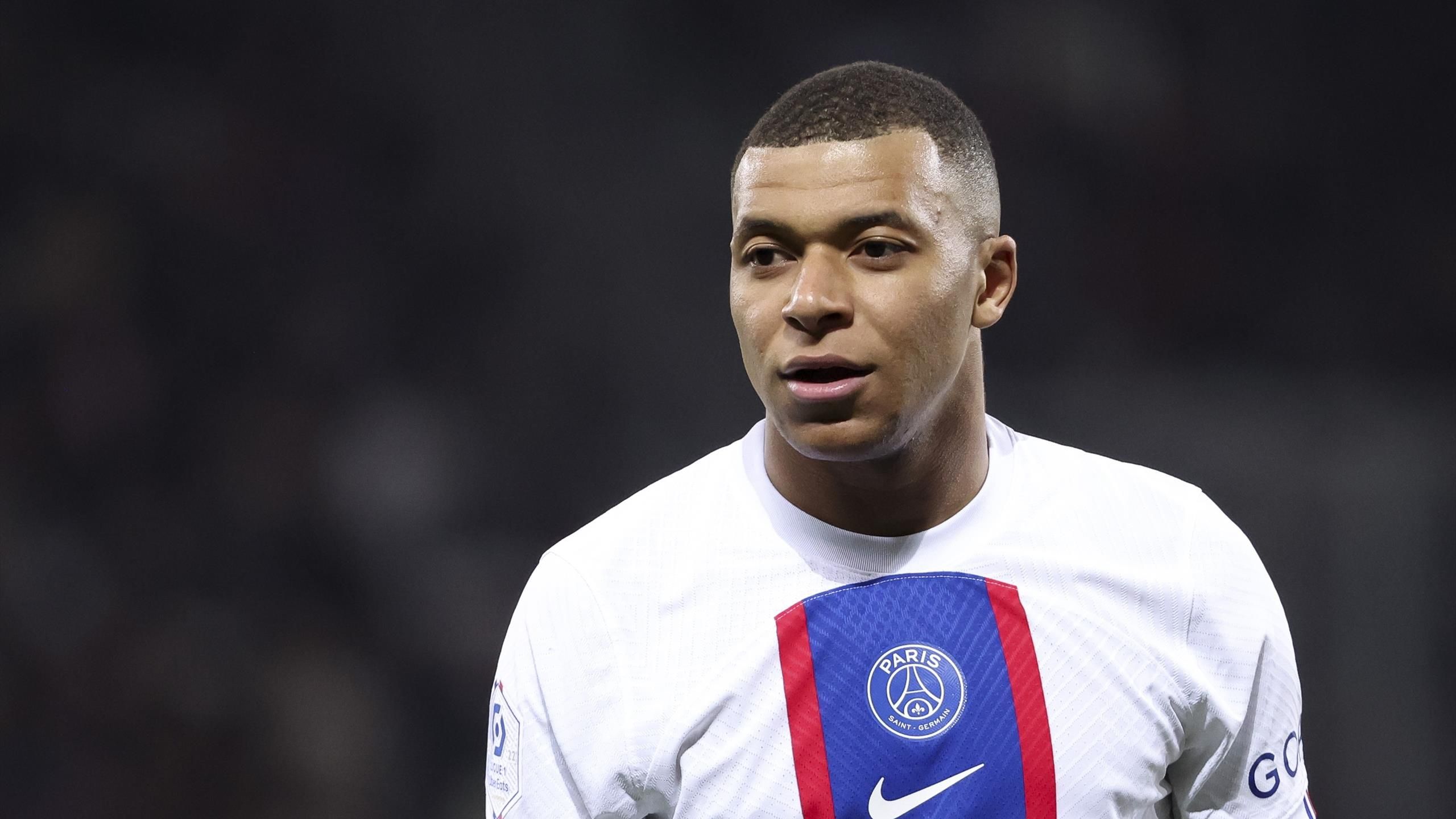 VIDEO - Mercato : Mbappé (PSG) au Real Madrid ? "Oui… mais pas cette année", répond Florentino Perez