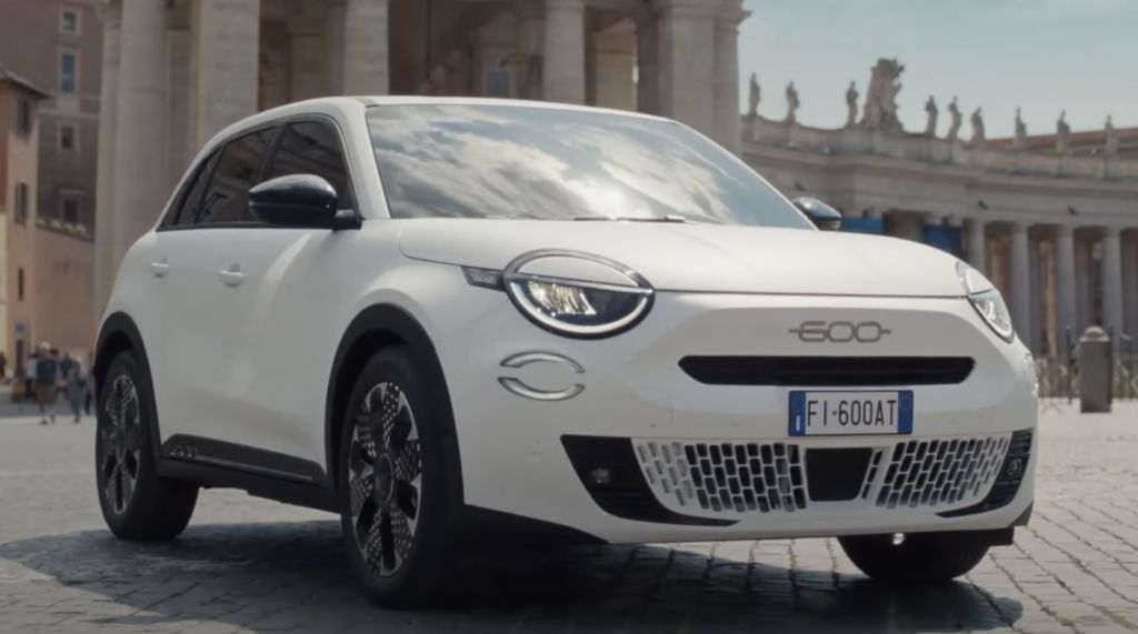 Fiat 600e : voici les premières images de la 500 électrique avec 5 portes