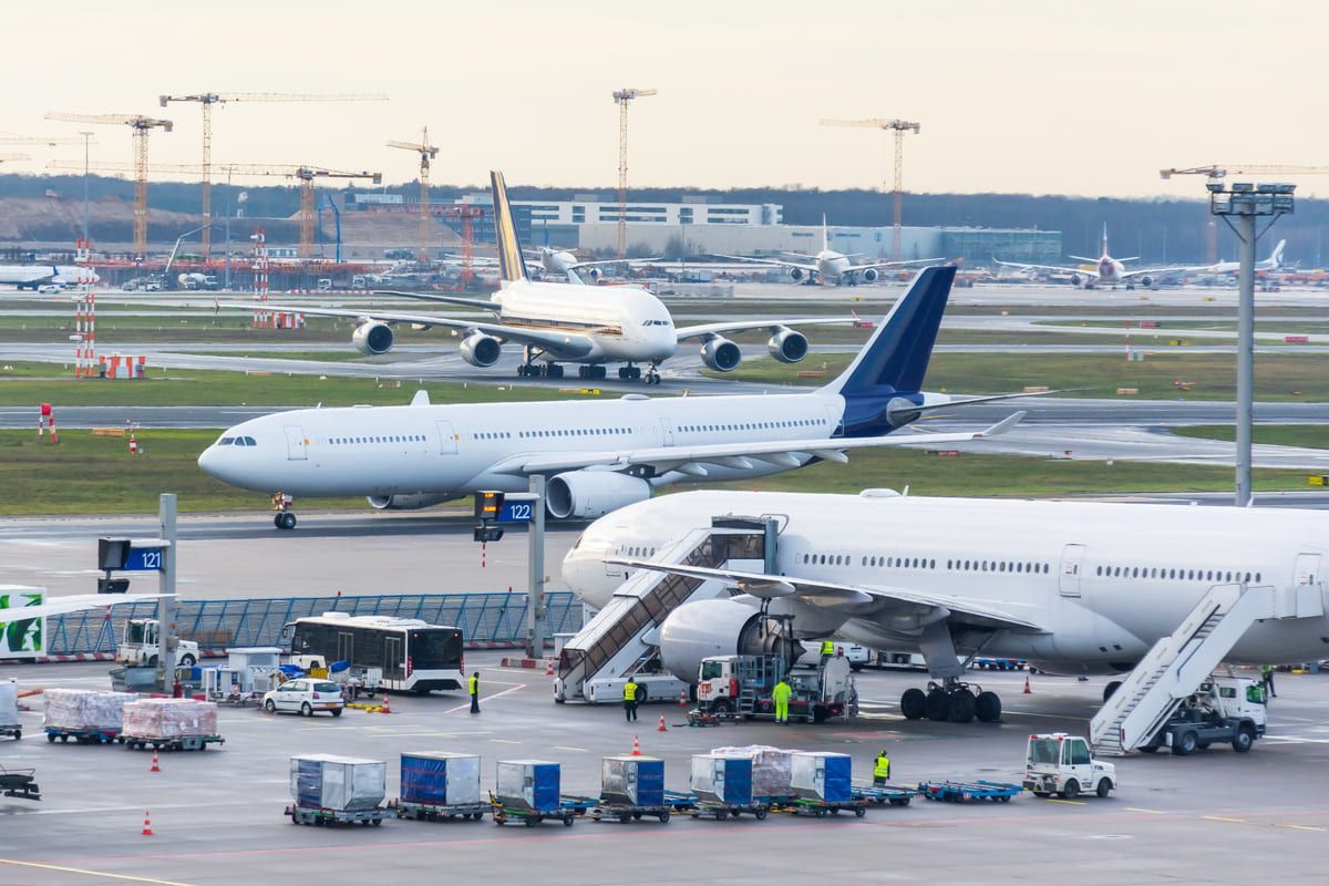 Collision entre 2 avions au sol avec passagers à bord (Vidéo)