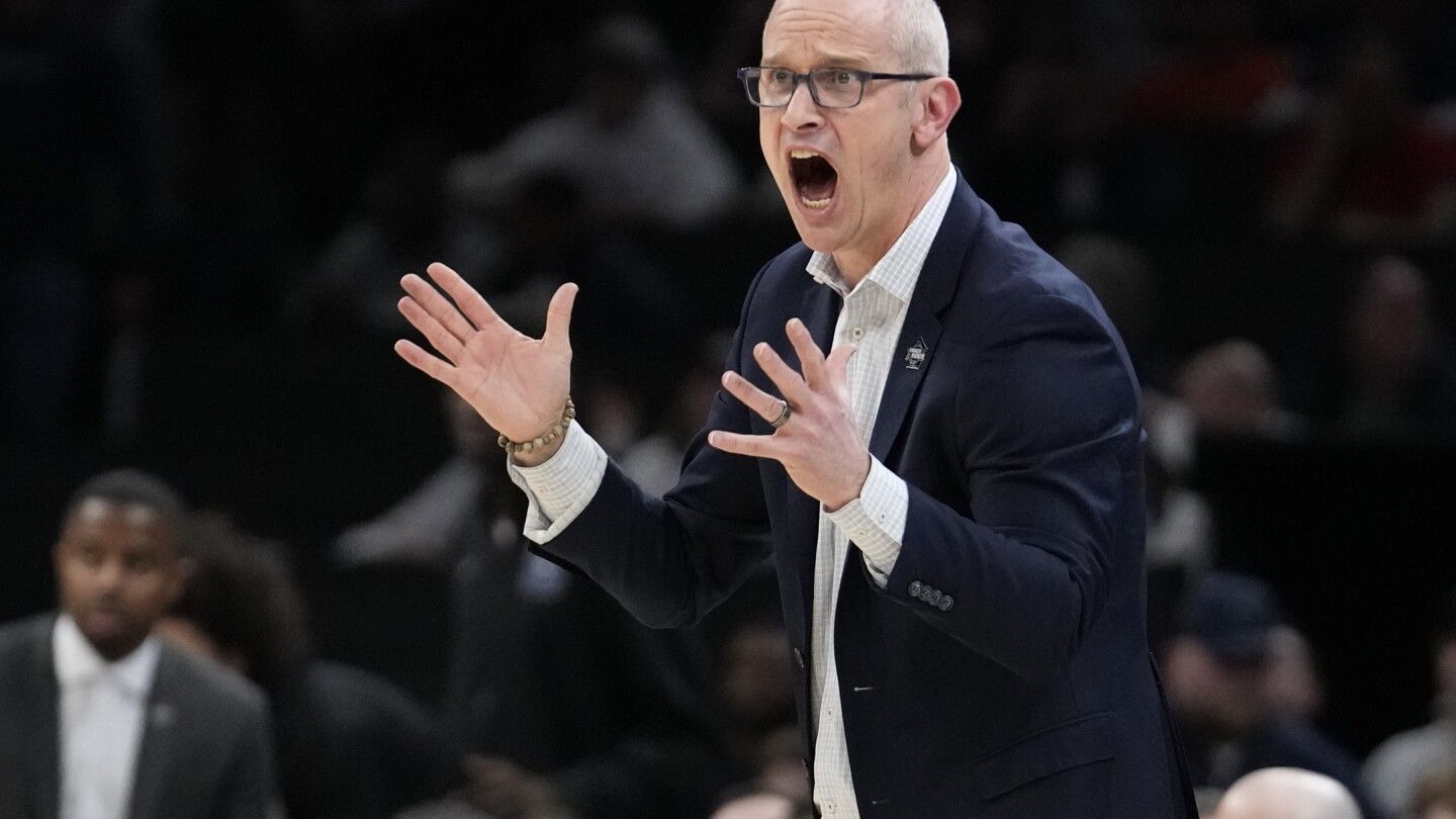 Dan Hurley turns down offer from Lakers, will stay at UConn