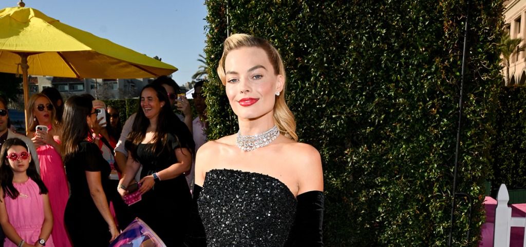 Margot Robbie Brings Drama to ‘Barbie’ Los Angeles Premiere in Couture