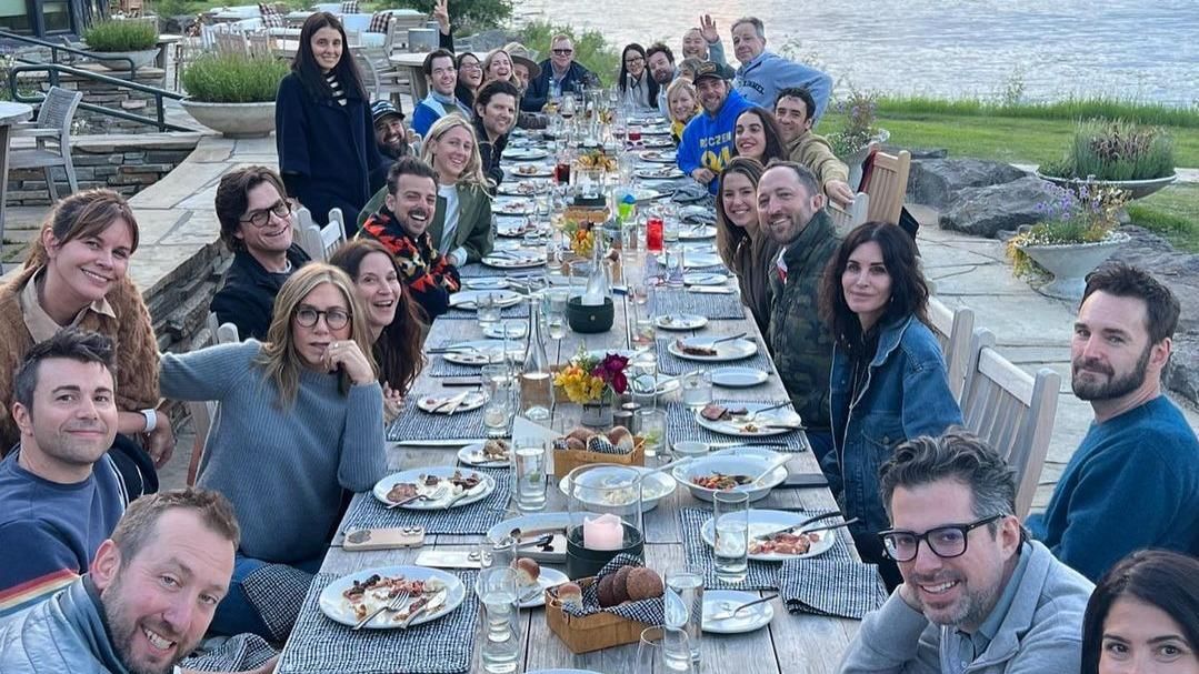 Jennifer Aniston et Courteney Cox, Jason Bateman, Jimmy Kimmel et Jimmy Fallon... L’impressionnante tablée de stars en vacances