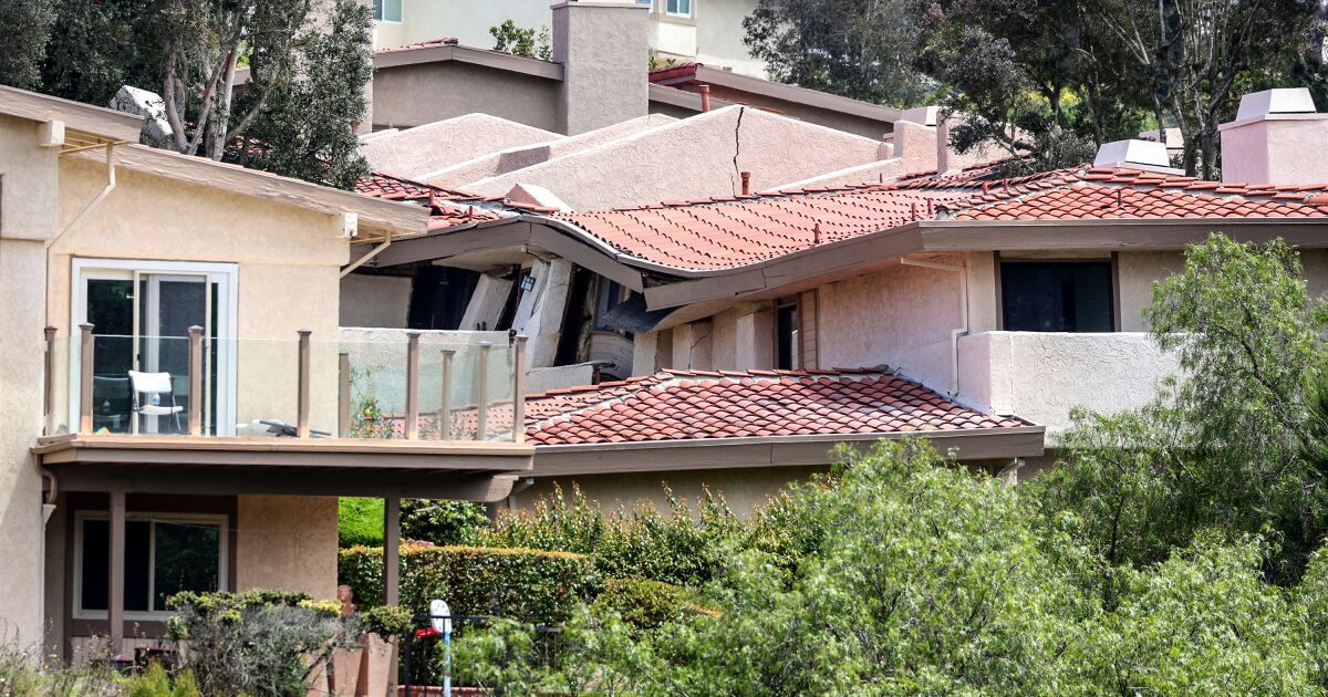 Homes collapsing in Rolling Hills Estates ground shift