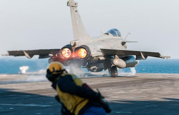 À Paris, le Premier ministre indien devrait confirmer l'achat de 26 Rafale M et de 3 sous-marins Scorpène