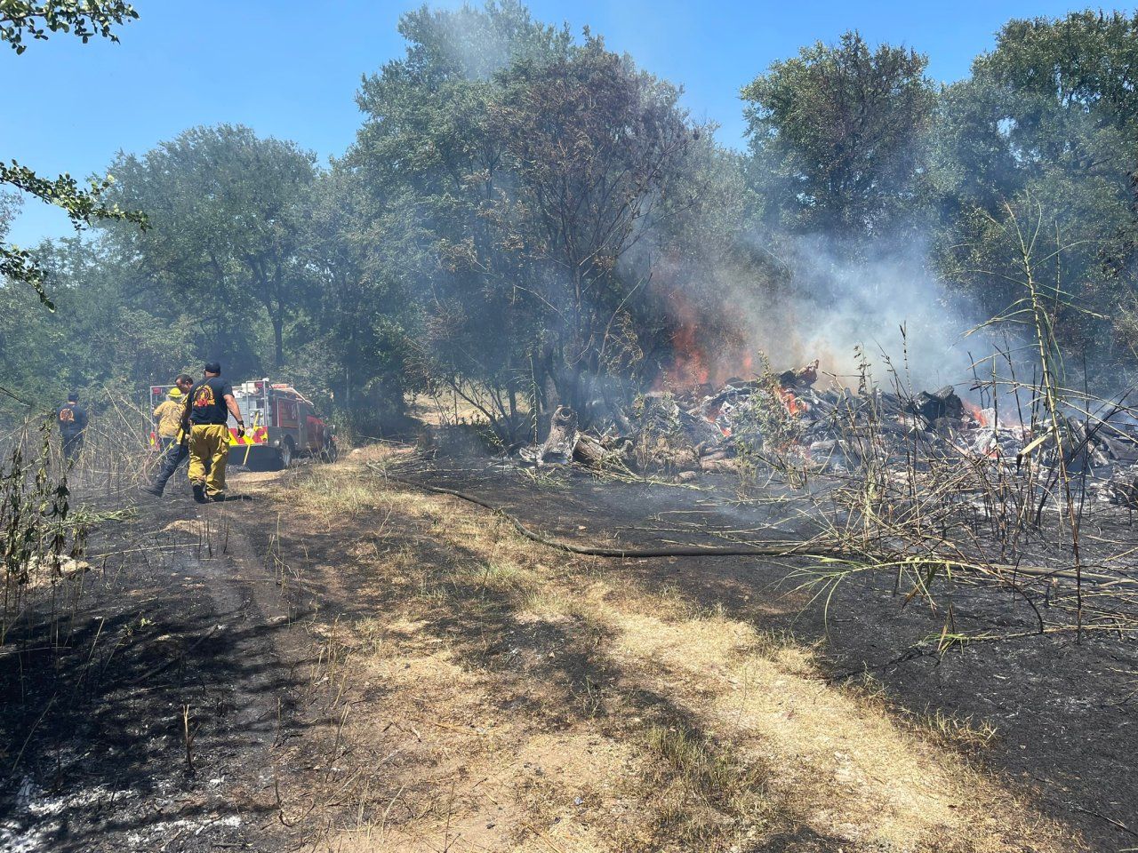 AFD fighting brush fire near I-35 in south Austin