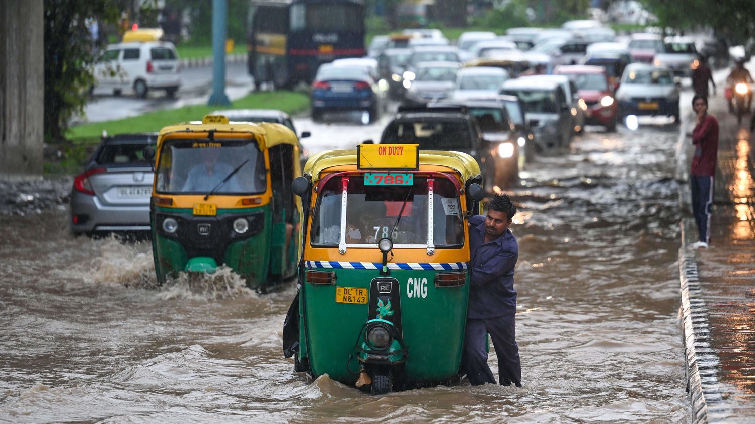 En images En Inde, les pluies record de la mousson provoquent des inondations mortelles et dévastatrices