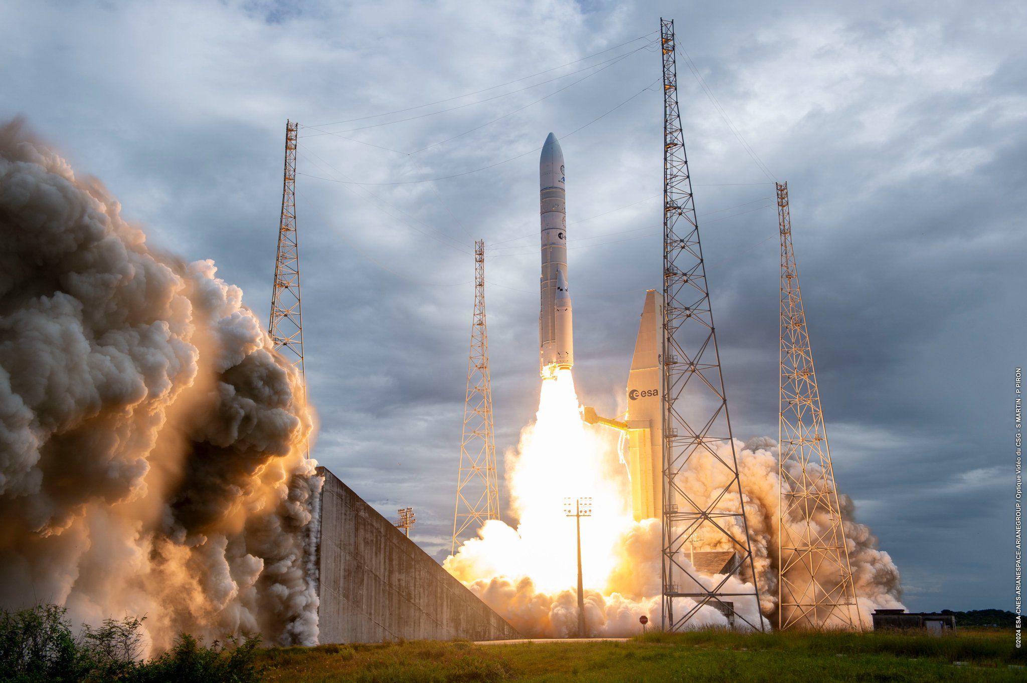 Premier décollage spectaculaire et réussite pour Ariane 6, malgré une démonstration en orbite mitigée