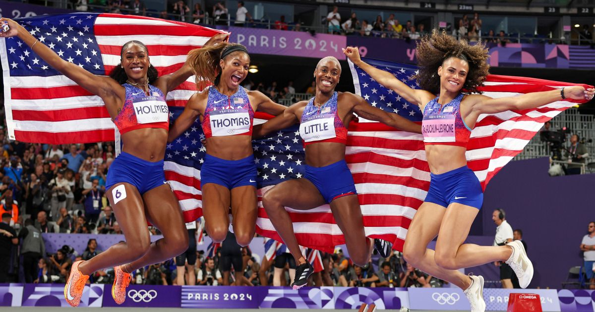 Team USA dominates women's and men's 4x400-meter relays