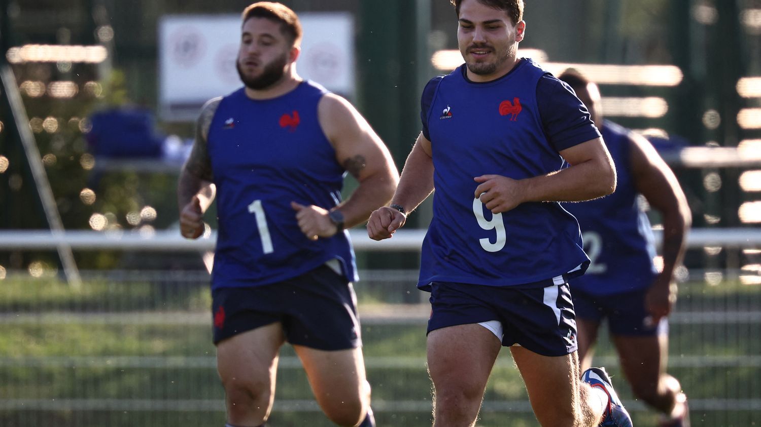 Coupe du monde de rugby : "Si Antoine Dupont est sur le terrain, c'est qu'il est à 100%", explique Laurent Labit, entraîneur de l'attaque du XV de France