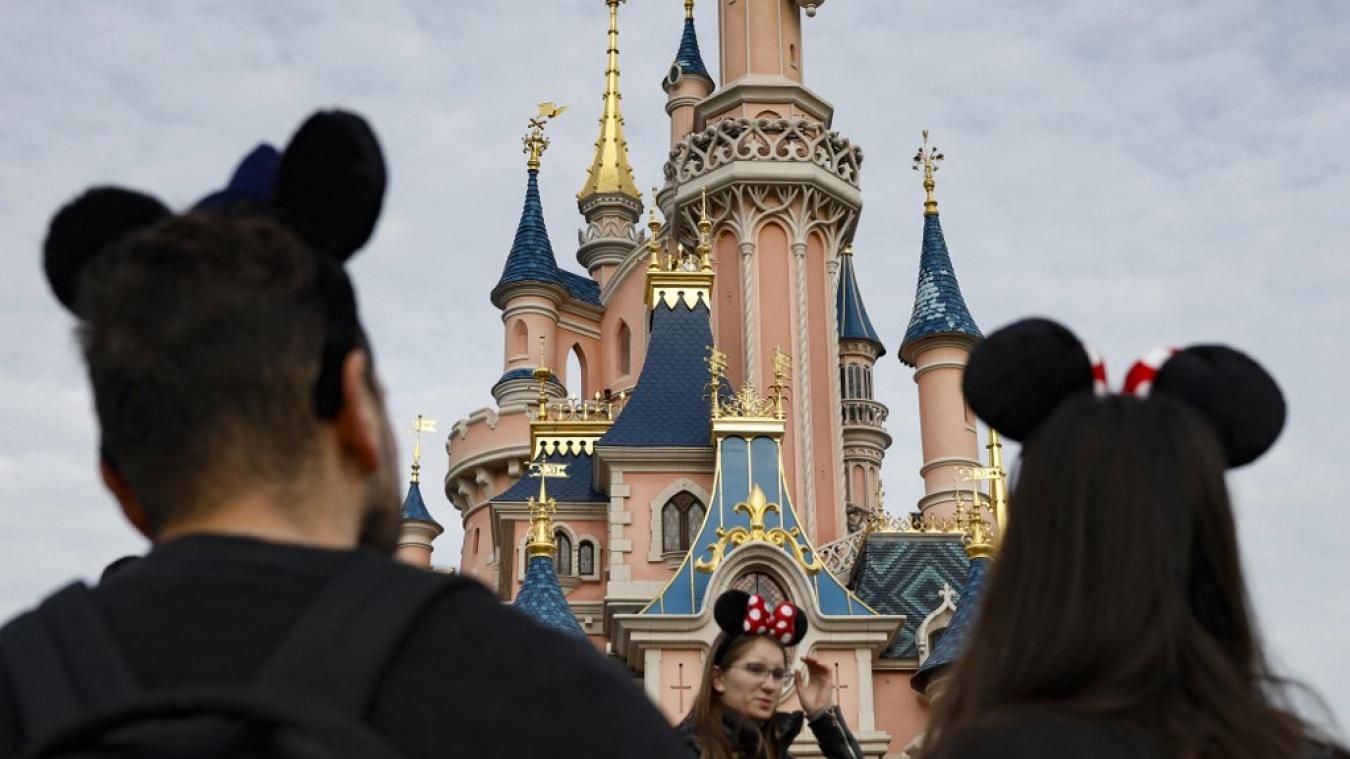 "C’est vraiment une grosse blague là ?" Disneyland Paris fait maintenant payer les meilleures places pour voir la parade