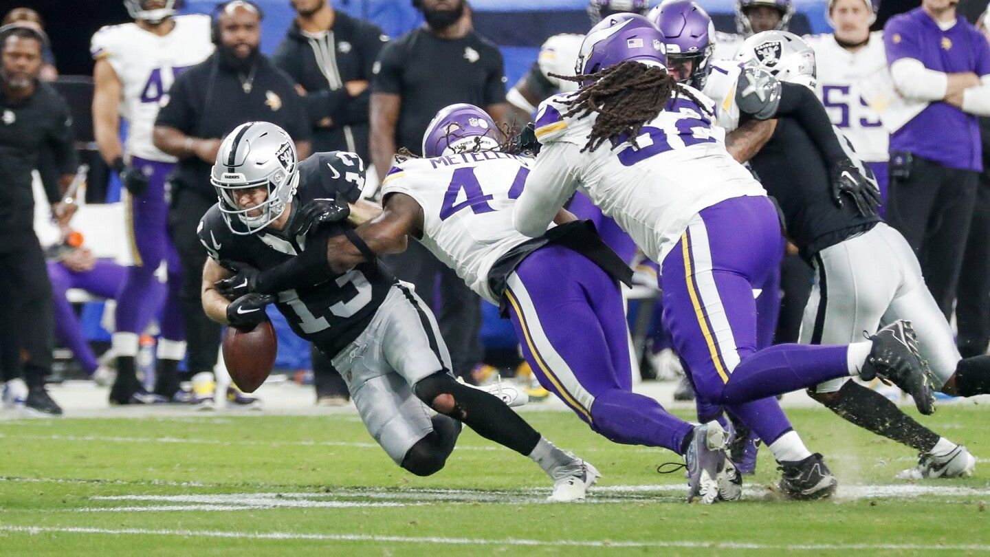 After 58 scoreless minutes, Vikings beat Raiders 3-0