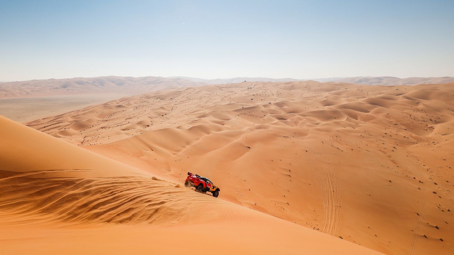 abandon du leader Al-Rajhi en auto, Van Beveren provisoirement en tête en moto... Le résumé de la première partie de la 6e étape