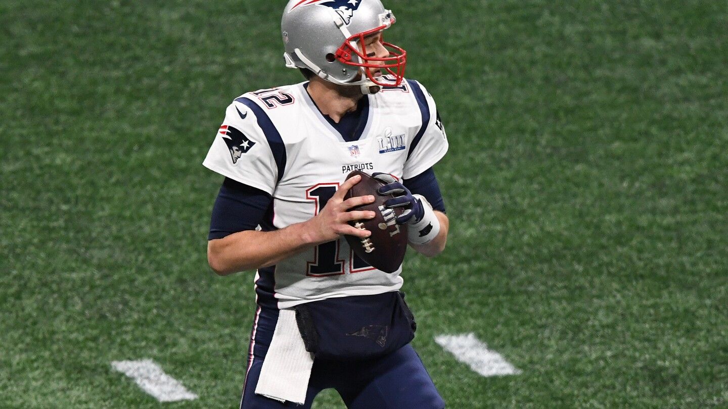 Tom Brady open to a comeback, if a contender lost its QB late in the season