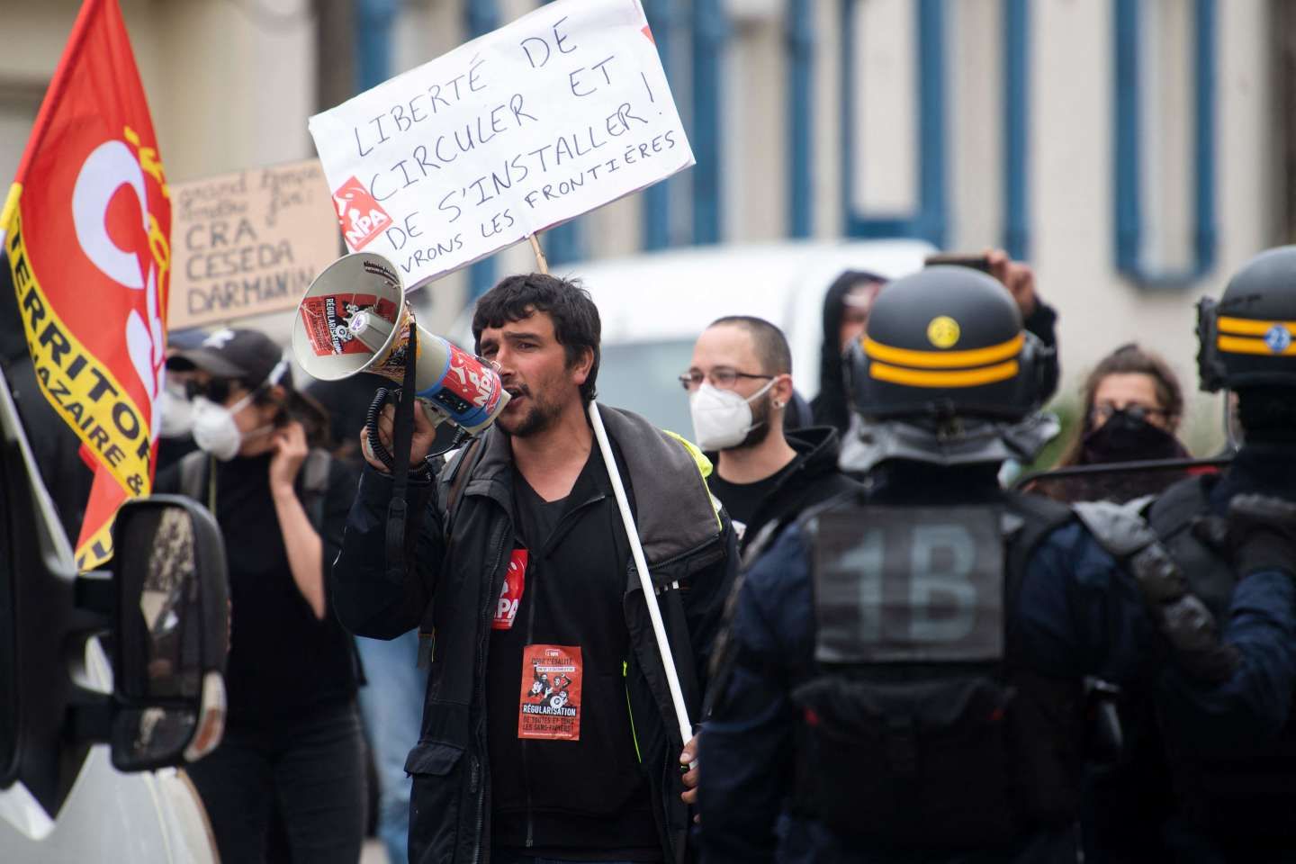 Démission du maire de Saint-Brévin-les-Pins : la gauche s’insurge, Elisabeth Borne propose de recevoir Yannick Morez