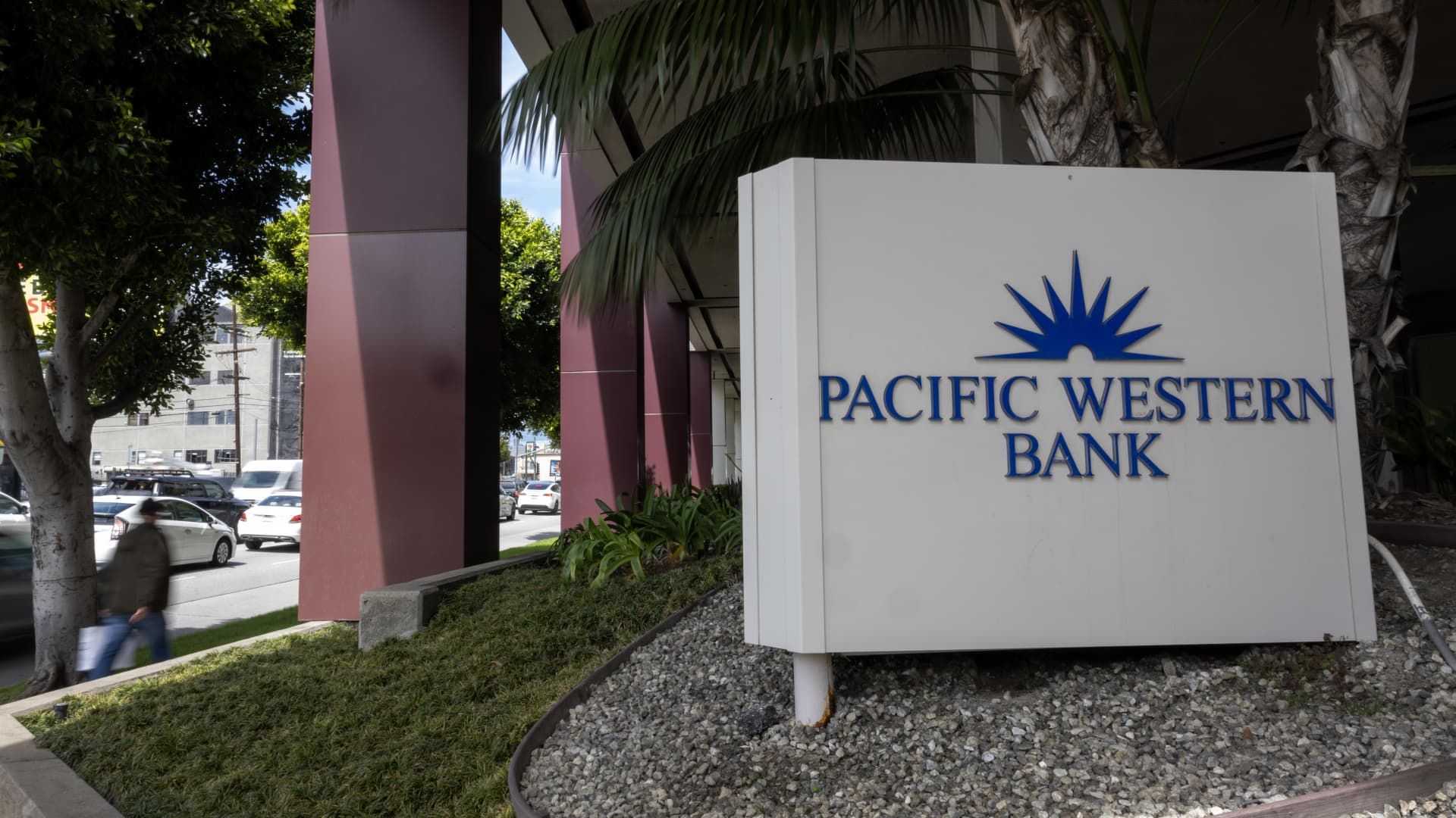 PacWest shares tumble 20% after regional bank says deposits fell 9.5% last week