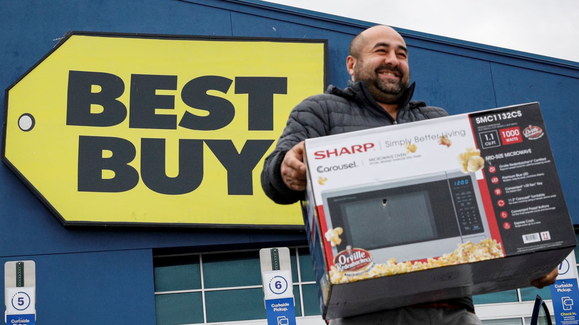 Best Buy doubles down on membership program as sales cool