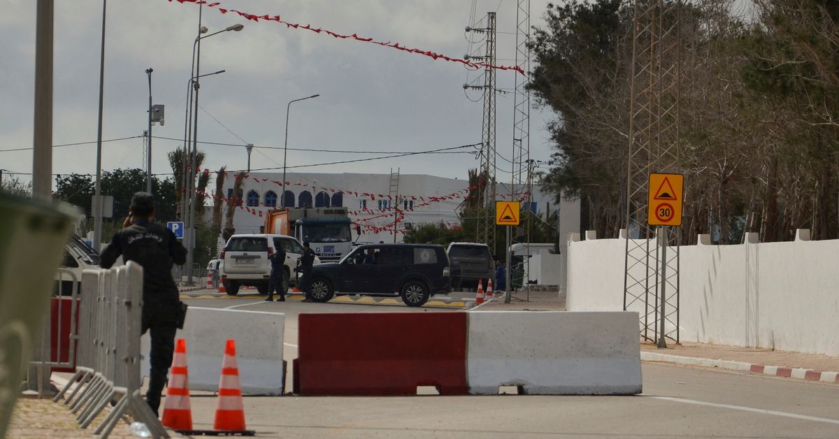 Six dead after Tunisia synagogue shooting, president blames 'criminals'