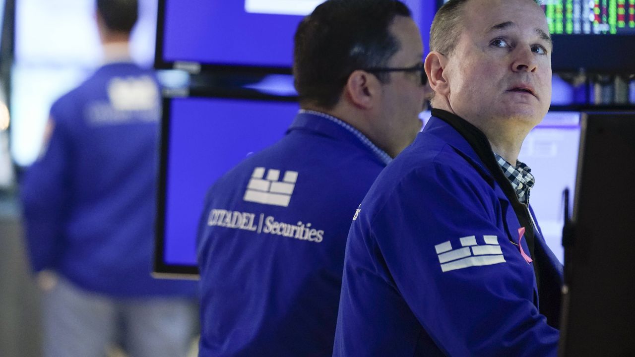 La Bourse de Paris efface ses gains, Wall Street plombée par la forte baisse de Disney et de nouvelles inquiétudes sur PacWest