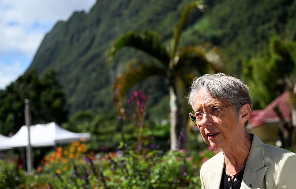 A La Réunion, Elisabeth Borne estime que " taper sur des casseroles, ce n'est pas très constructif "