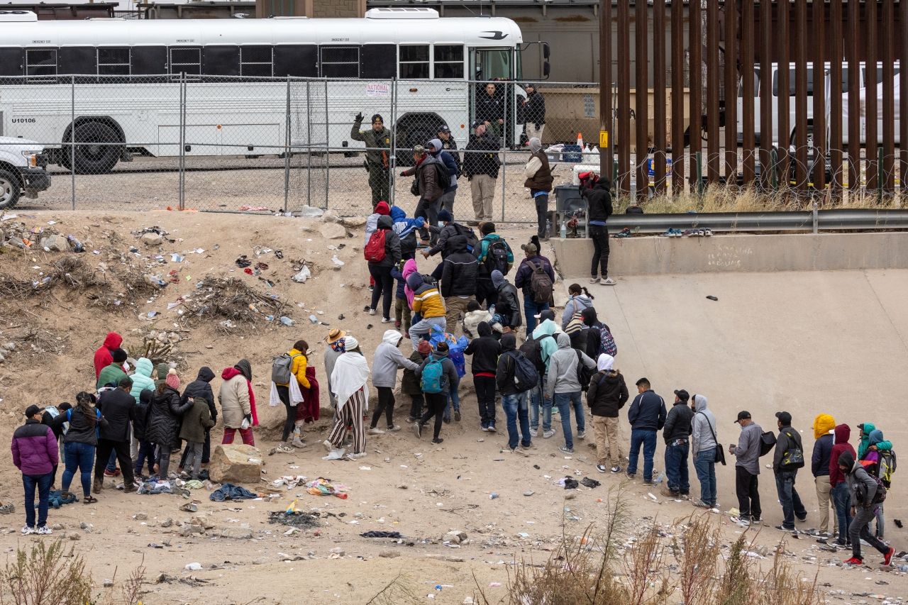 Austin busing migrants from San Antonio to AUS as Title 42 ends