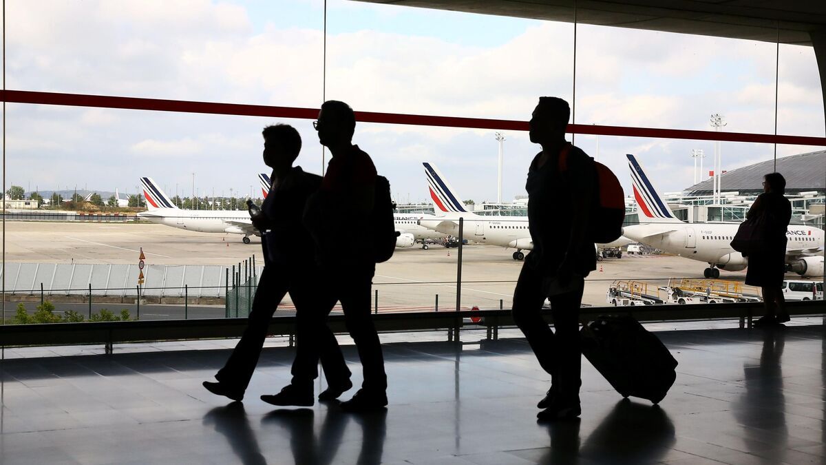 Roissy : vrais passeports français, faux porteurs… Une filière d’immigration clandestine africaine démantelée