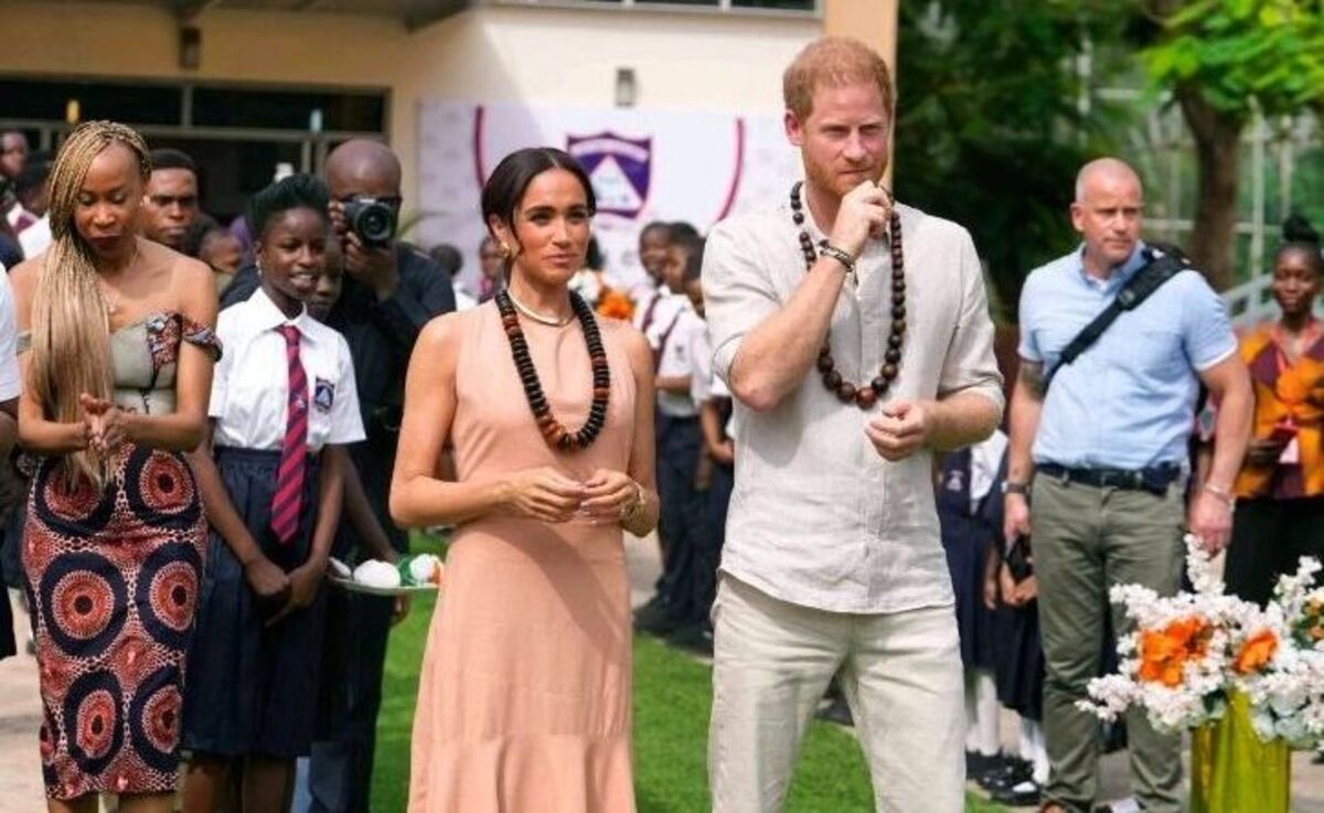 Meghan Markle au Nigéria : ce clin d’oeil inattendu à la famille royale dans sa dernière tenue