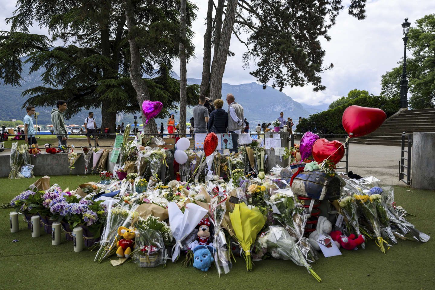 Attaque au couteau à Annecy : rassemblement citoyen en soutien aux victimes