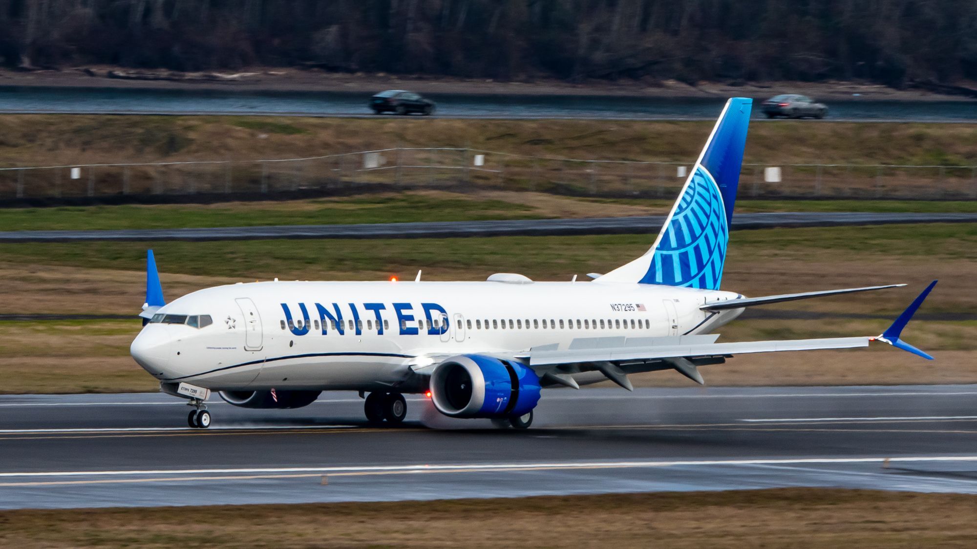 Actor Marlon Wayans Takes Aim At United Airlines After Being Removed From Flight