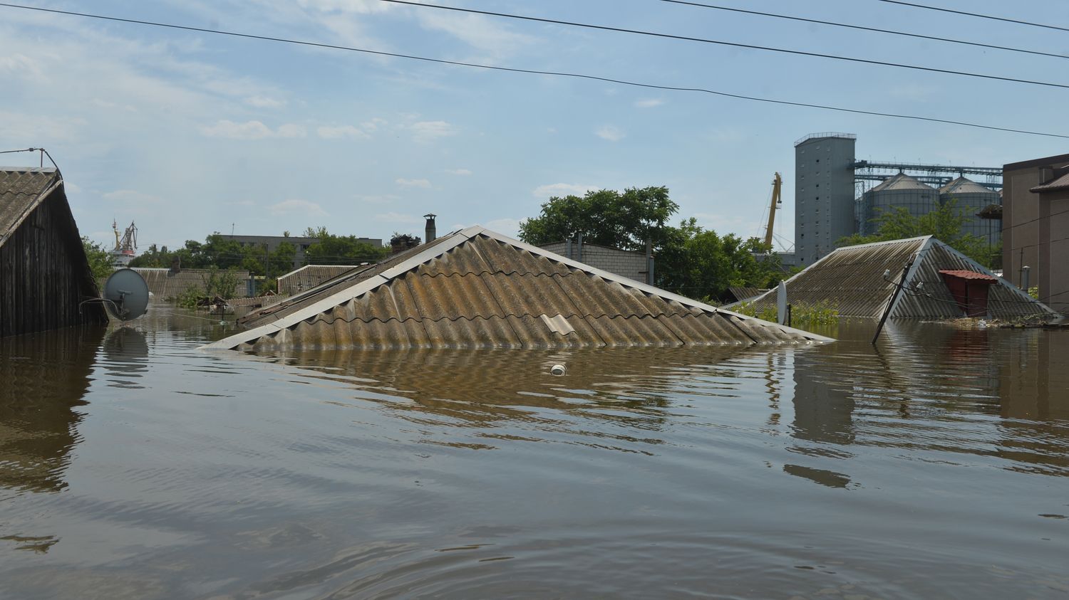 dans la région de Kherson, des habitants piégés entre le front et les inondations dues à la destruction du barrage de Kakhovka