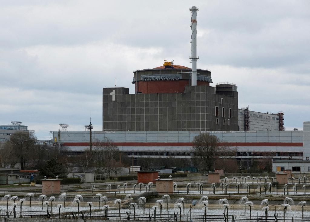 Ukrainian nuclear plant faces water shortage after dam collapse