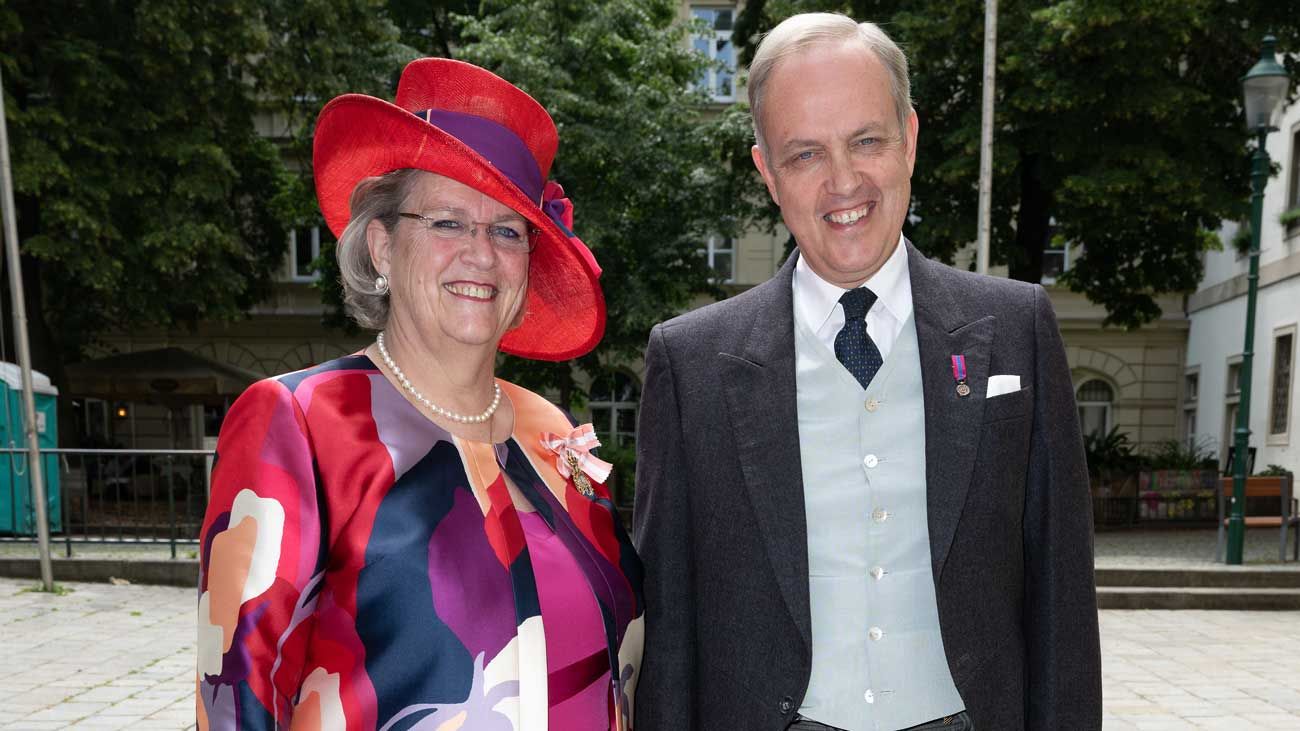 La famille royale de France au mariage du prince Johann-Wenzel de Liechtenstein à Vienne