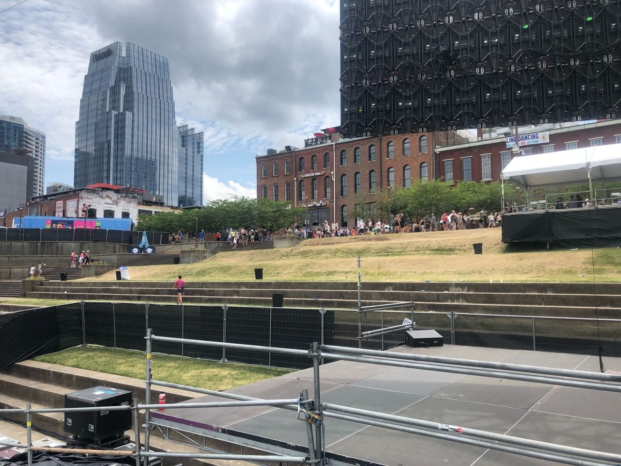 CMA Fest closes outdoor daytime stages due to severe weather