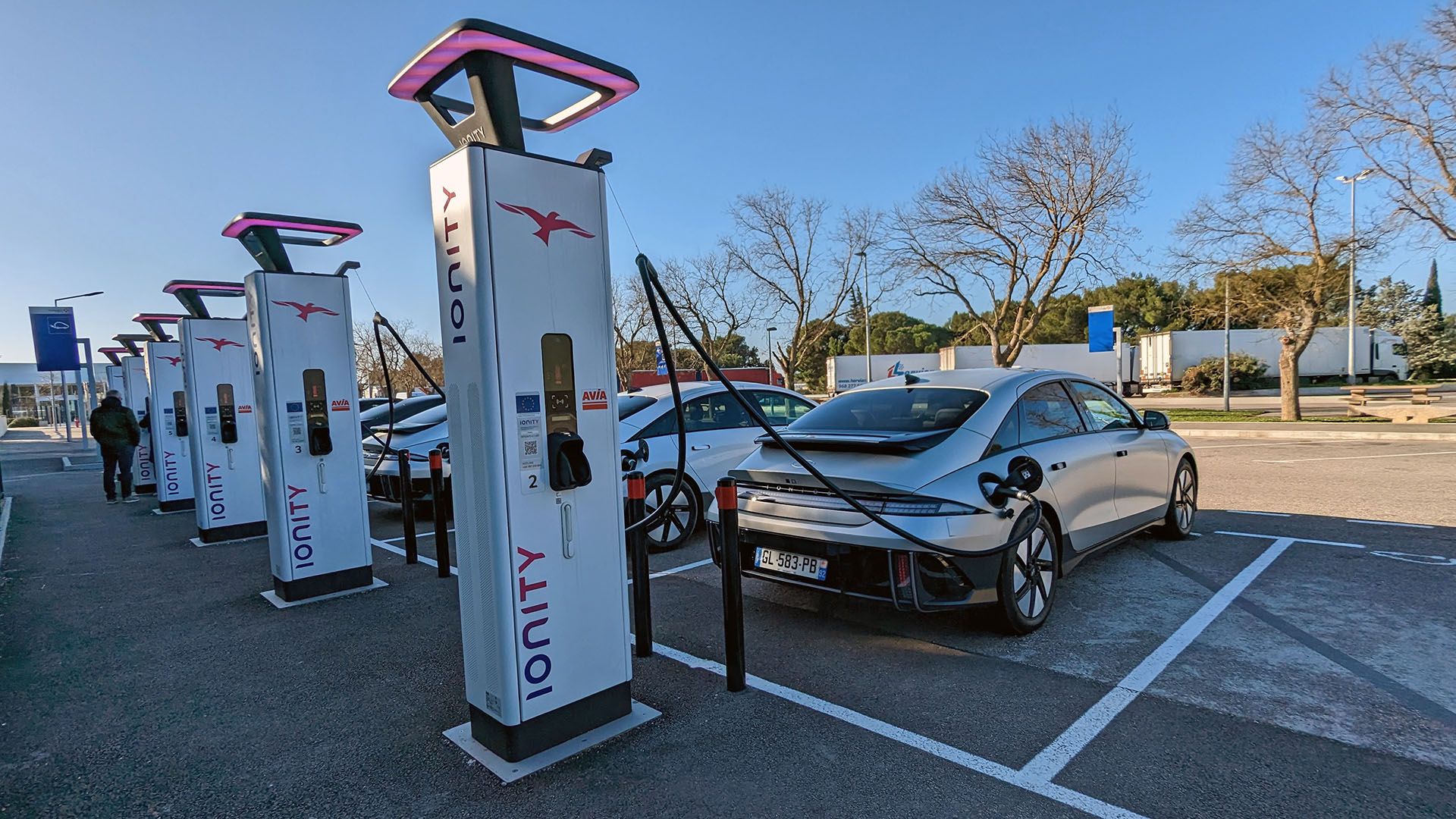 Voiture électrique : et si la charge rapide n'était qu'un élément marketing ?