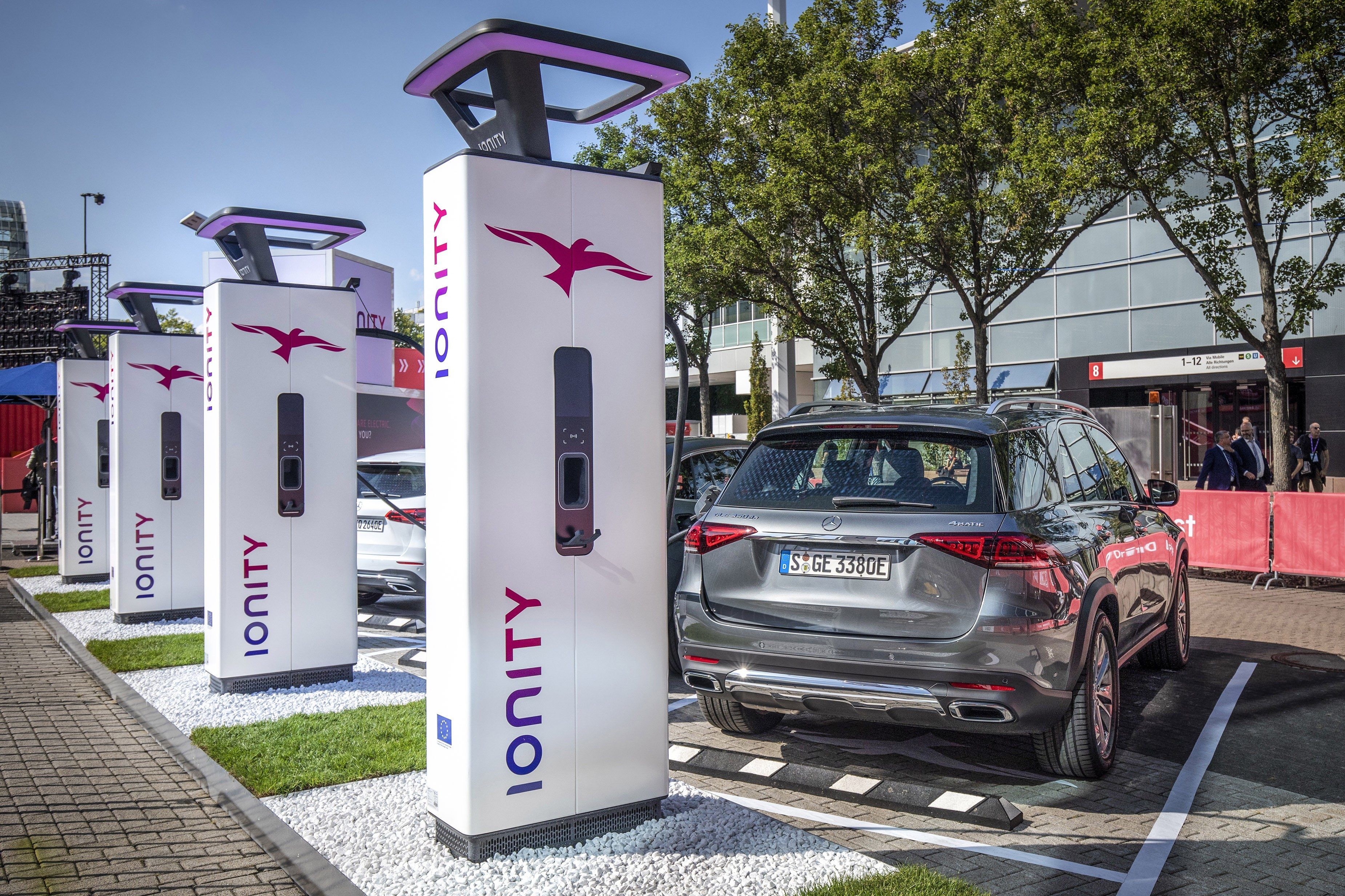 Voitures électriques : la donne change sur autoroute !