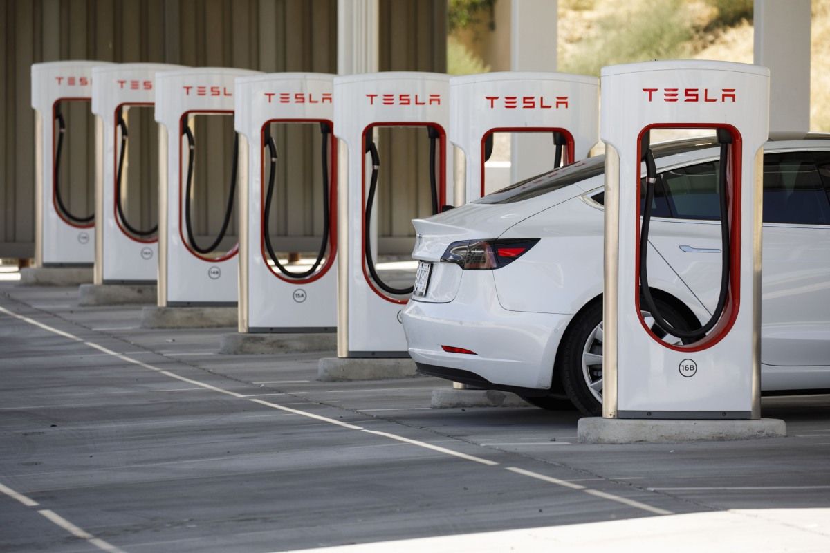 Tesla fuels an EV charging standards war